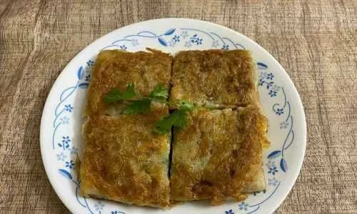 Crispy Baida Roti slices garnished with coriander, served on a floral plate - Cityscape Mumbai Tours food guide