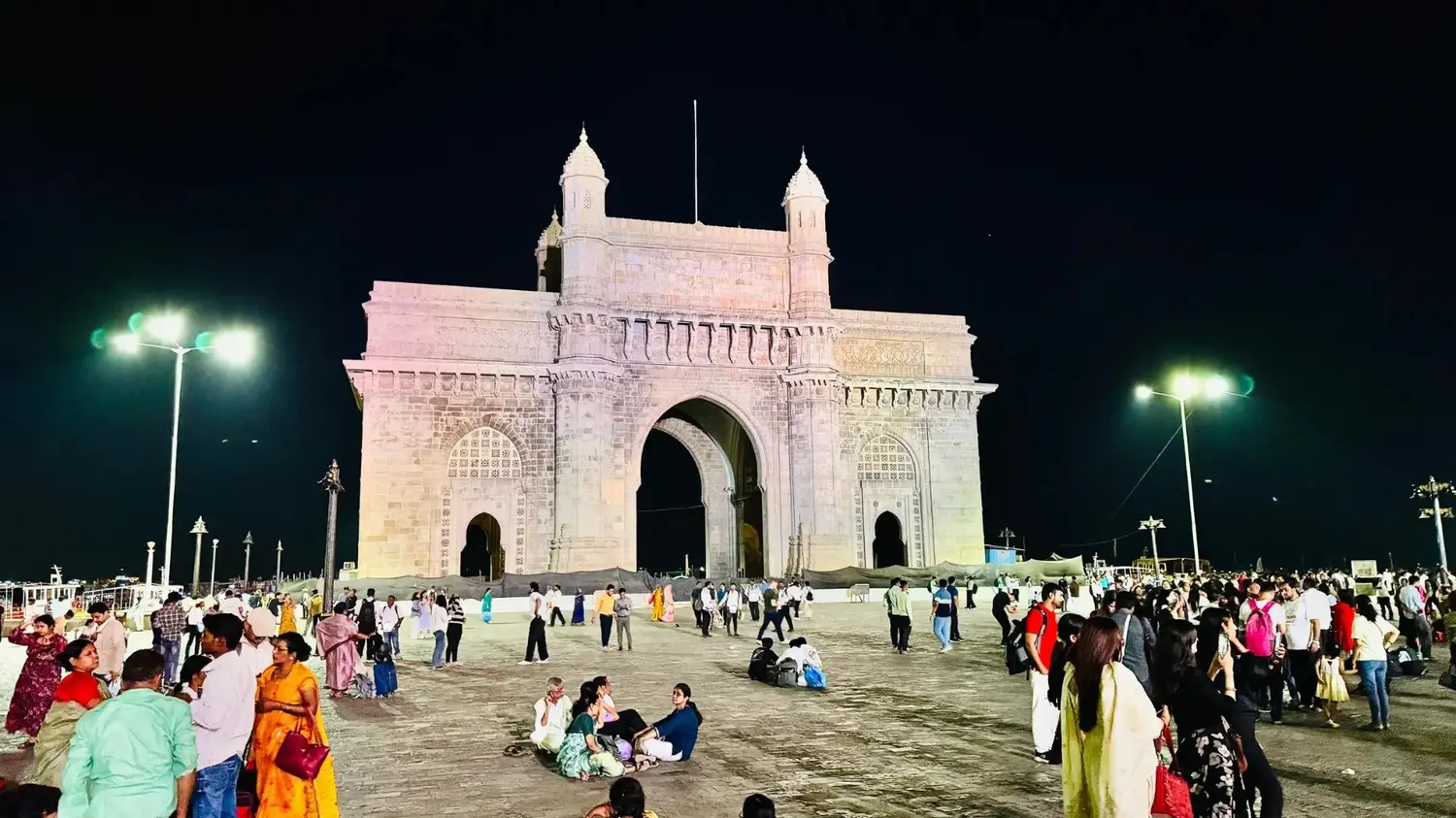  The Gateway of India lit up beautifully, a highlight of every Mumbai night tour
