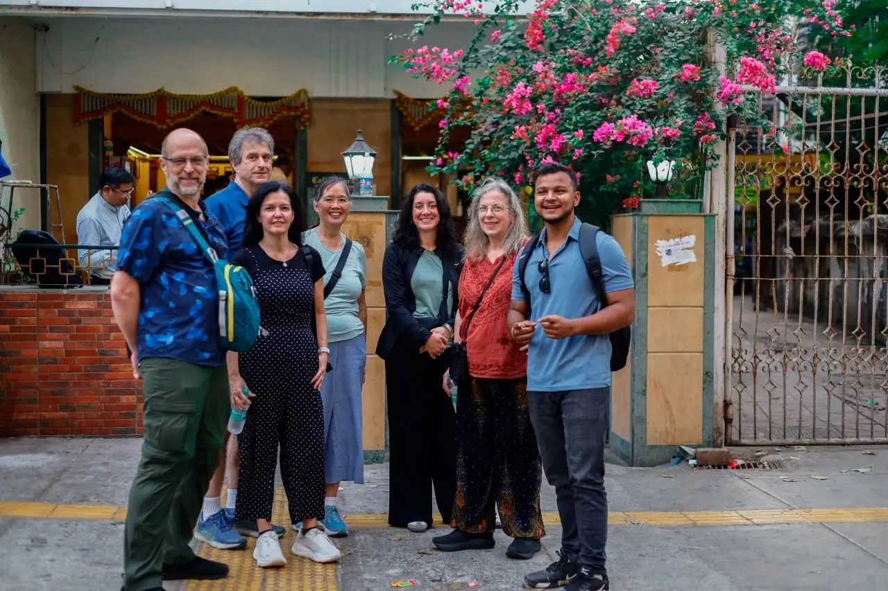 Happy travellers wrapping up a stop on their mumbai half day city tour with Cityscape Mumbai Tours