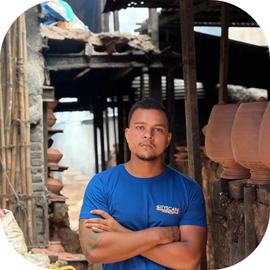 Cityscape Mumbai Tours, Chirag Patwa, Founder and CEO, standing with arms crossed in Dharavi's Kumbharwada potters' colony